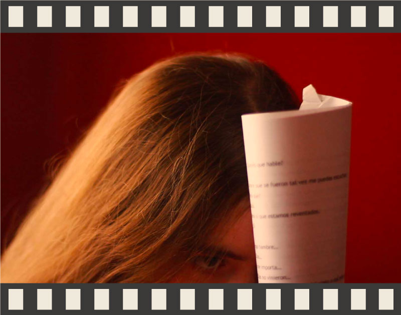 Muriel has to rehearse a play that is about to premiere and she is very stressed, which leads to not distinguishing between the reality of her life, the play and the imaginary.