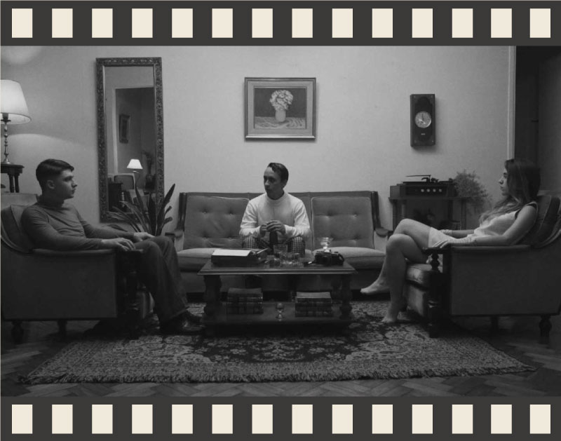 After a party and a little bit drunk,  María and her boyfriend along with their friend José chill out at Maria’s house but it looks like the fun and laughs are not over yet. Soon what looks like an innocent friendship levels up to some romantic proposals. 