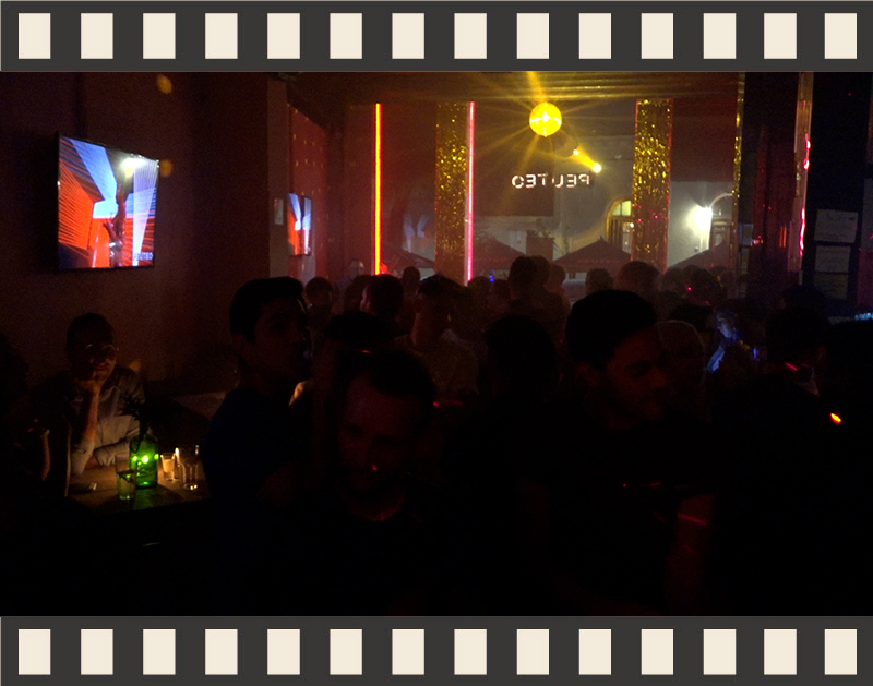 “Darlo Todo” es un documental que indaga sobre el arte drag en argentina a partir del concurso “Miss lipsync Battle” que se realiza en el bar PEUTEO y corona a la reina del Drag 2019.