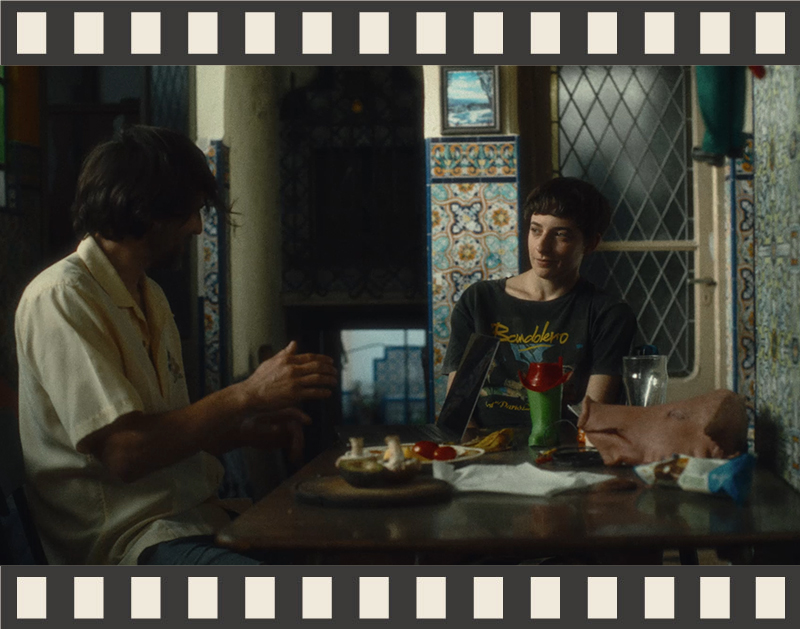 A woman goes to her friend after a painful personal situation looking for a little support. This sometimes seems difficult to achieve.