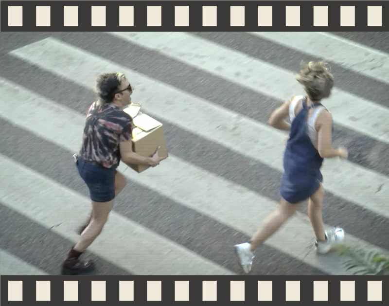 Durante un festejo de cumpleaños, un grupo de amigxs, encuentran una caja, donde han guardado algunas reliquias que encontraron al alquilar la casa. Pensando que su contenido ya no sirve deciden tirarla, pero lo que no sabían es que eso era una protección contra algo más oscuro.