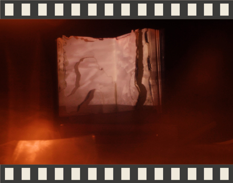 El objeto libro desde una mirada histórica, otra subjetiva y sensitiva sobre la experiencia de escribir y una última del libro como emblema de resistencia.