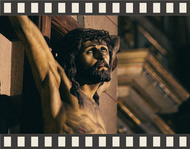 Seven churches were built in the heart of Santa María de Buenos Aires. They witnessed the Viceroys and the British invasions; they were part of a civil war. Later, bombs fell close to them. One night, they were set on fire. Their ghosts remain with us. For them, everything is now.